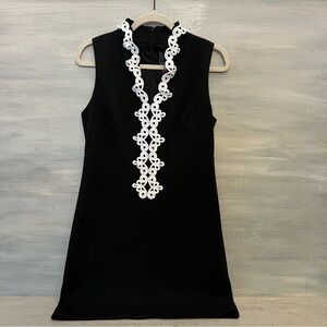 Vince Camuto Ornate Trim Band Vneck Sleeveless Little Black Shift Dress Size6 GC